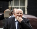 Михаил Горбачев на Даунинг-стрит, куда он прибыл чтобы встретиться с премьер-министром Великобритании Дэвидом Кэмероном. Горбачев приехал в Лондон на празднование собственного 80-летия, торжество состоялось в Королевском Альберт Холле 30 марта. Фото: AP