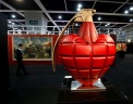Скульптура «Окаменевшее сердце» художника Agapetus на предварительном показе Sotheby's в Гонконге. Sotheby's будет проведен с 1 по 8 апреля. Фото: AP