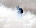 Полиция Афин применила слезоточивый газ. Греки протестуют против принятия депутатами непопулярного законопроекта о финансовой экономии. Фото: AP