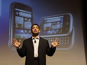 Подавляющее большинство мобильных устройств, которые выйдут на рынок в ближайшие пять лет, будут работать на платформе Android, — заявил глава компании Motorola Саньджай Джа. Фото: AP