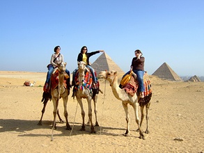 Так вот почему россияне так полюбили Египет! Под налетом восточной экзотики они обнаруживают до боли знакомые черты отечественной действительности. Фото: yosoynuts/flickr.com