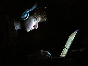 В среднем пользователи заняты онлайн-играми около 23,7 часов в неделю, некоторые — до 50 часов. Фото: Brian Lane Winfield Moore/BFM.ru