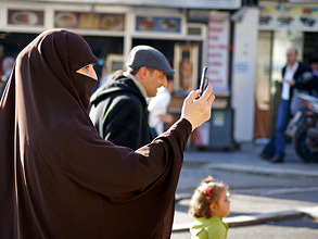 Многие в Турции не подозревают, насколько их повседневная жизнь — от мобильных телефонов до телевизоров и компьютеров — зависит от израильских технологий. Фото: Ashour talk/flickr.com