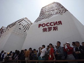 Очередь к российскому павильону на EXPO-2010 в Шанхае. Фото: AP