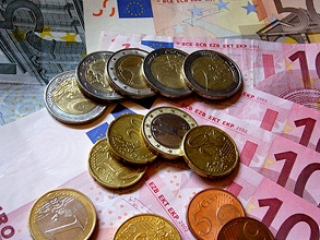 Курс евро во второй половине лета этого года падает на мировом рынке, и, как следствие, евро снижается и по отношению к рублю. Фото: donaldtownsend/flickr.com