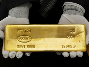 Цена золота поставила новый исторический рекорд — 1285,2 доллара за унцию. Фото: РИА Новости