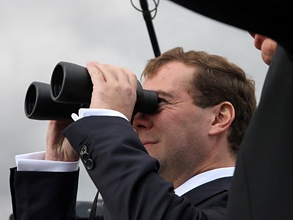 Дмитрий Медведев начал избирательную кампанию с отставки Лужкова. Фото: РИА Новости