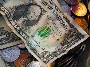Курс доллара в среду обвалился на 54 копейки. Фото: KTVee/flickr.com