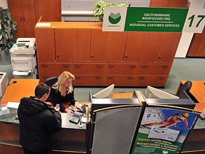 Средняя оценка качества работы отделений Сбербанка — 62–65%. Фото: Дмитрий Алешковский/BFM.ru