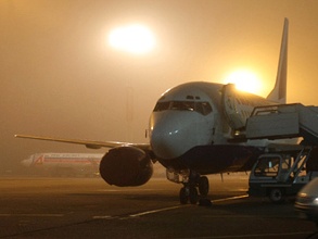 Наибольший процент среди задержек рейсов составляют задержки по метеоусловиям. Фото: РИА Новости