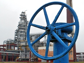 Руководство Белоруссии выразило согласие перечислять России экспортные пошлины, полученные за продукты своей нефтепереработки, вместо уплаты пошлин за российскую сырую нефть. Фото: РИА Новости