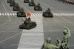 Танки Т-34 проезжают по Красной Площади мимо памятникаМинину и Пожарскому. Фото: РИА Новости
