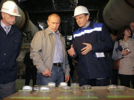 Премьер-министр РФ Владимир Путин посетил ЗАО "БазэлЦемент-Пикалево". Фото: РИА НОВОСТИ