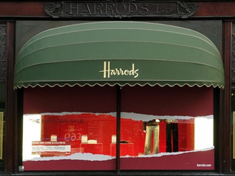 Витрина магазина Harrods в Лондоне. Фото: morcoblinds.co.uk