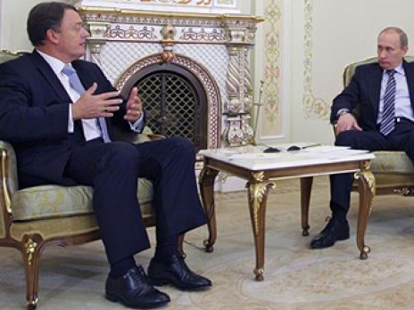 На встрече с Марселем Крамером Владимир Путин подтвердил, что работы на морском участке газопровода начнутся в апреле. Фото: AP