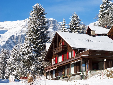 Недвижимость в Швейцарии остается популярной для инвестиций у многих иностранцев, но многих швейцарцев это не радует. Фото: PhotoXpress