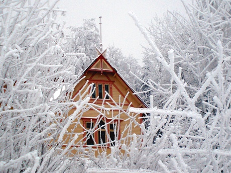 http://m1.bfm.ru/news/maindocumentphoto/2011/11/17/cottage_zima_1.jpg