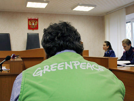 Суд арестовал на два месяца 22 активиста Greenpeace по делу о пиратстве - фото 1