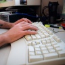Максимальный анонимный перевод может быть ограничен 3 тысячами рублей вместо нынешних 15 тысяч. Фото: Slightlynorth/flickr.com