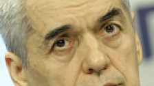 Геннадий Онищенко полагает, что нужна помощь дизайнеров и модельеров, чтобы сформировать моду на ношение медицинских масок для профилактики гриппа. Фото: РИА Новости