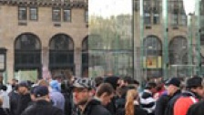 Очередь за iPad в магазин Apple Store на 5-й Авеню в Нью-Йорке. Фото: AP
