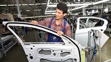 Сборка автомобилей на заводе «Автотор». Фото: ИТАР-ТАСС