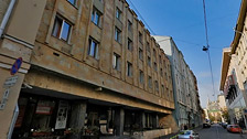 Гостиницу «Мелодия», что в Скатертном переулке, продали на аукционе. Претензии к торгам возникли и у желающих ее купить, и у Грузии, утверждающей, что это ее собственность. Фото: maps.yandex.ru