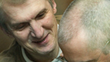Ходорковский и Лебедев по-прежнему будут общатья с родственниками через стекло.  Фото: РИА Новости