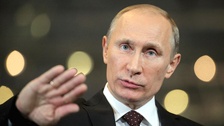 FT: «Представление отошло от традиционных канонов «тщательного срежиссированных ответов на звонки населения, которое просит «доброго царя» починить бассейн в их населенном пункте».  Фото: РИА Новости