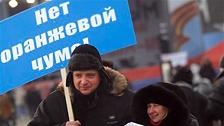 Организаторы пропутинского митинга на Поклонной горе считают, что призывать к честным выборам в России может только враг — Америка.  Фото: AP