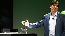 Вице-президент развлекательного подразделения Microsoft Дон Матрик представляет Xbox One, Вашингтон, США. Фото: Reuters