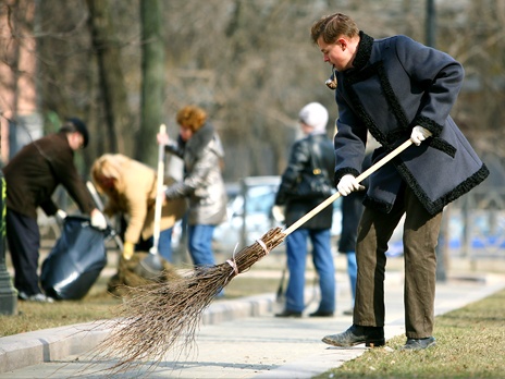 http://m1.bfm.ru/news/maindocumentphoto/2012/04/17/myetla_uborka_1.jpg